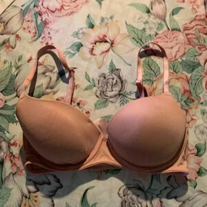 Pink Victoria Secret Women’s Tan Bra Size 32 C With Underwire and Push-up